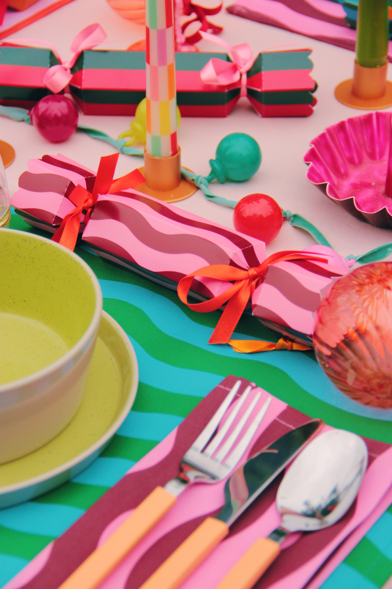 Stripe Pattern Christmas Crackers - Multicoloured