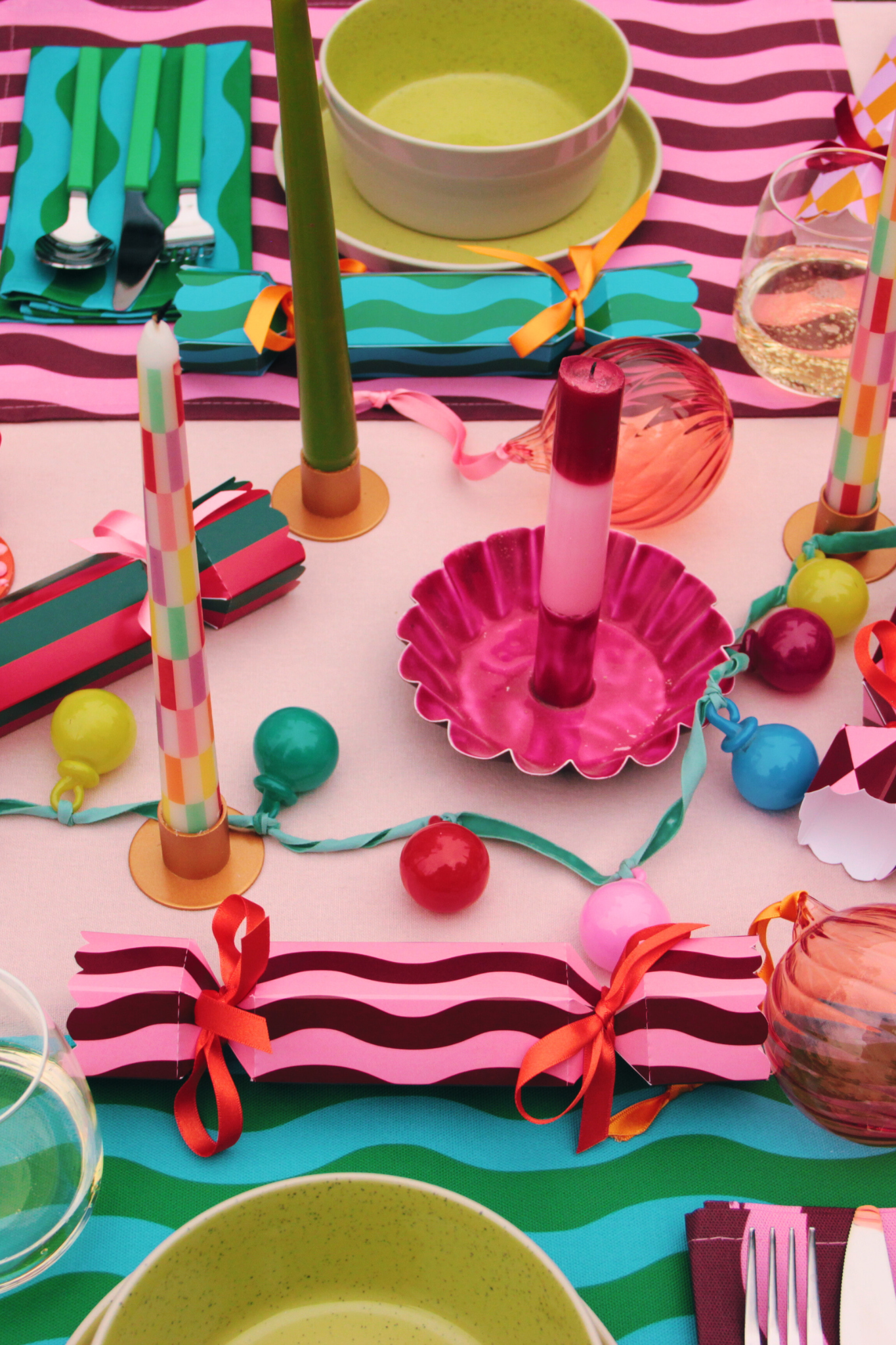 Stripe Pattern Christmas Crackers - Multicoloured