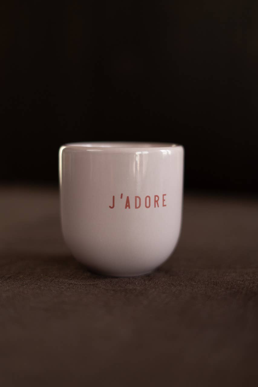 lilac mug with 'J'adore' red text on a dark background