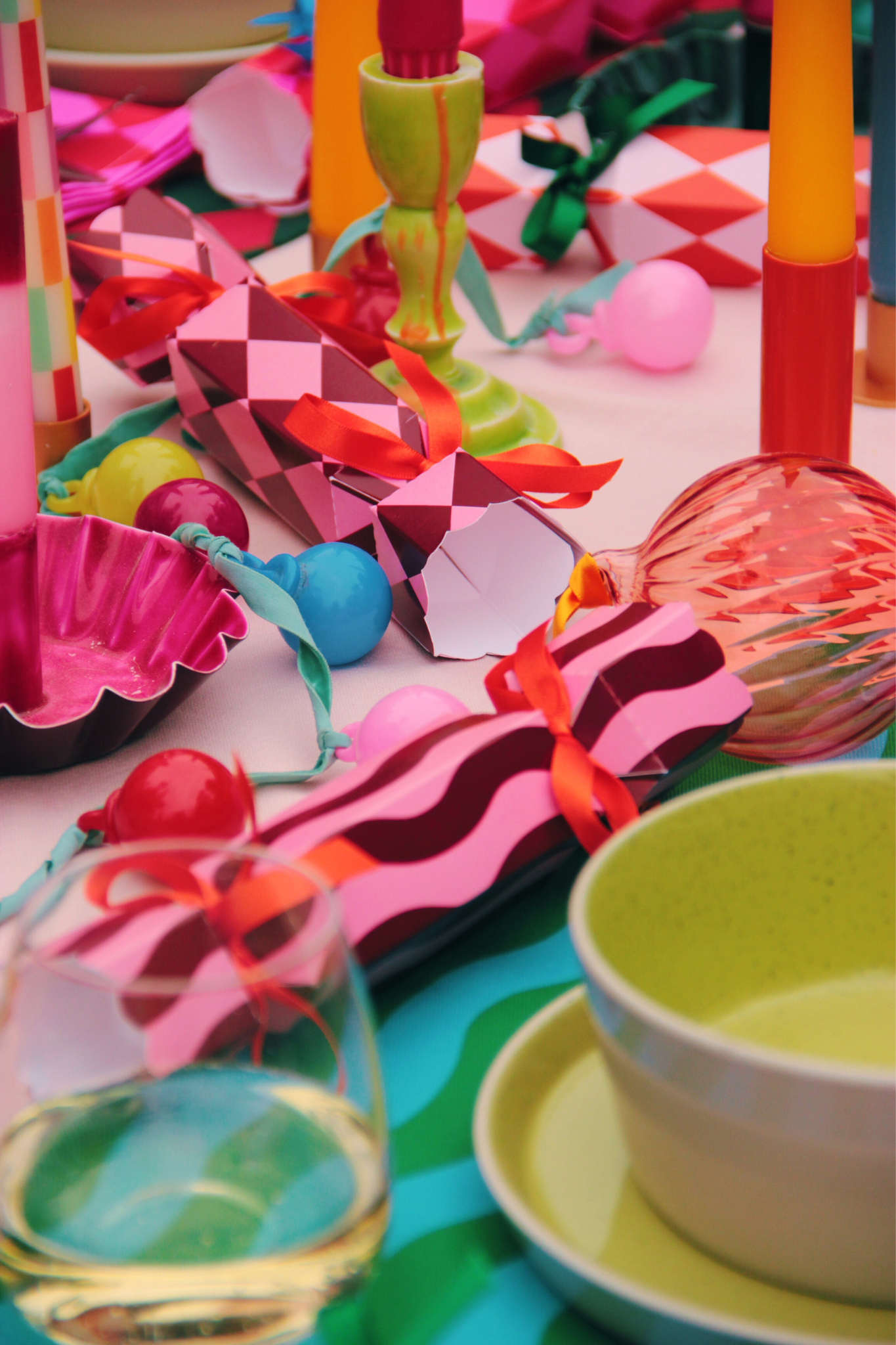 Stripe Pattern Christmas Crackers - Multicoloured
